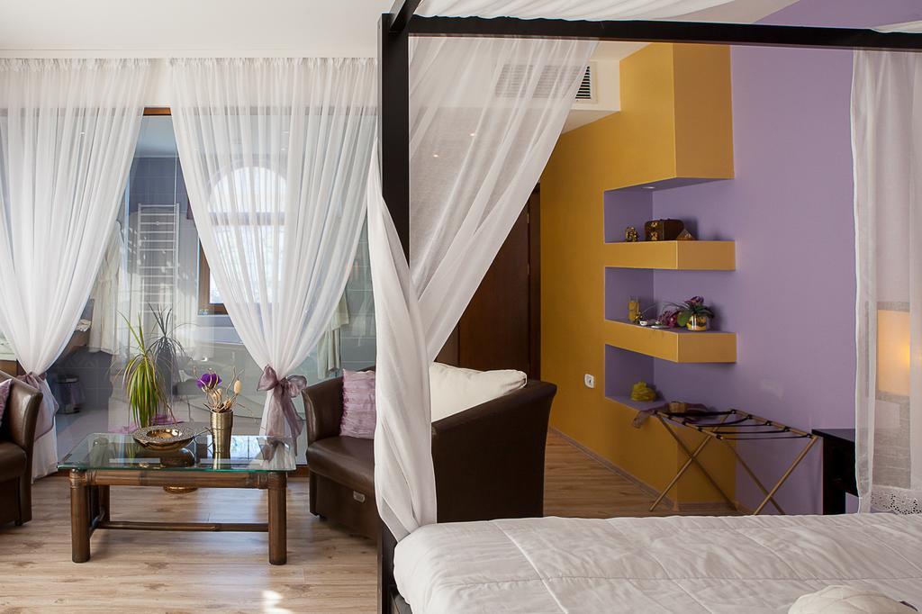 Familly Art Hotel Nirvana Shumen Rum bild