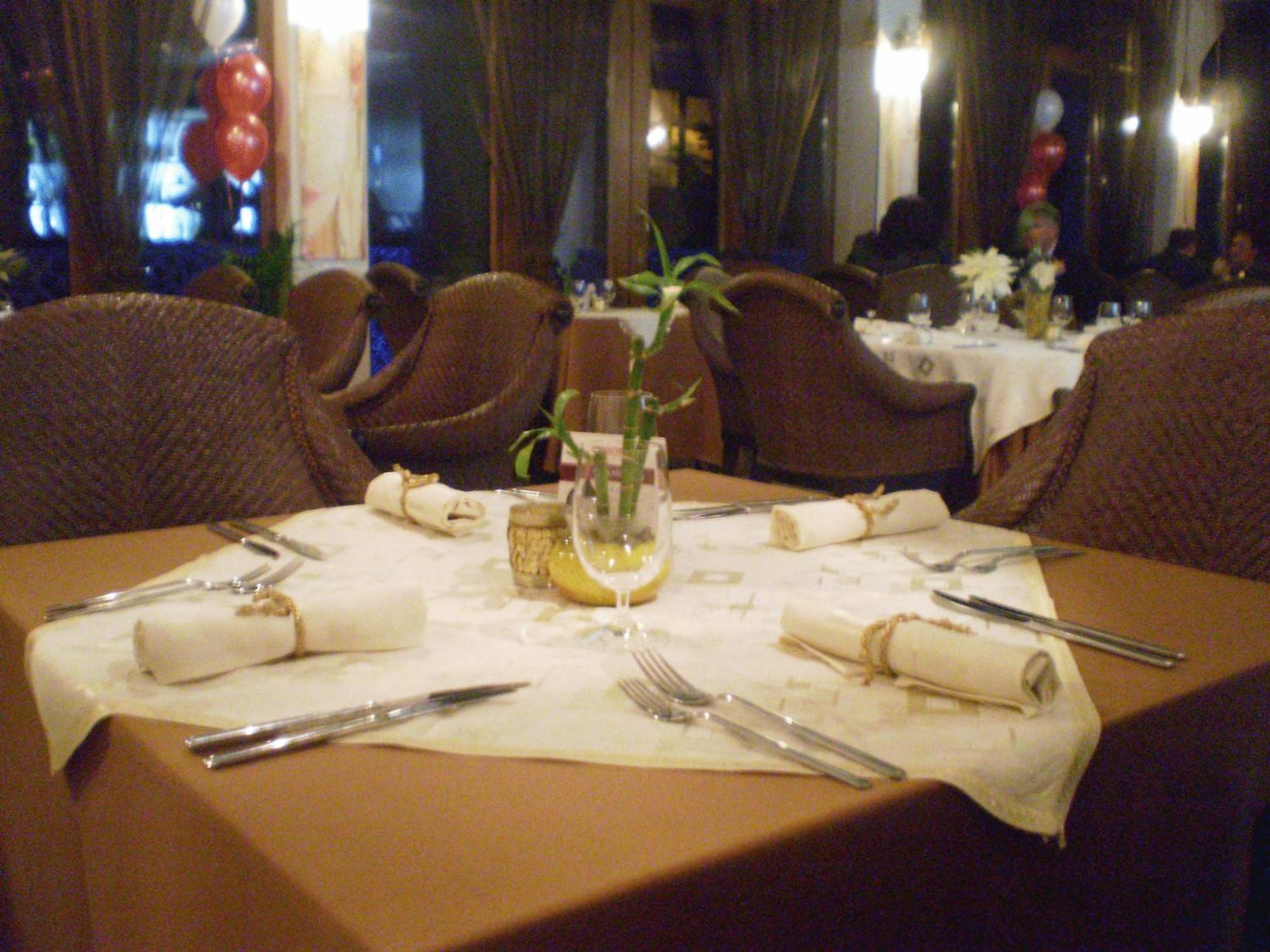 Familly Art Hotel Nirvana Shumen Exteriör bild
