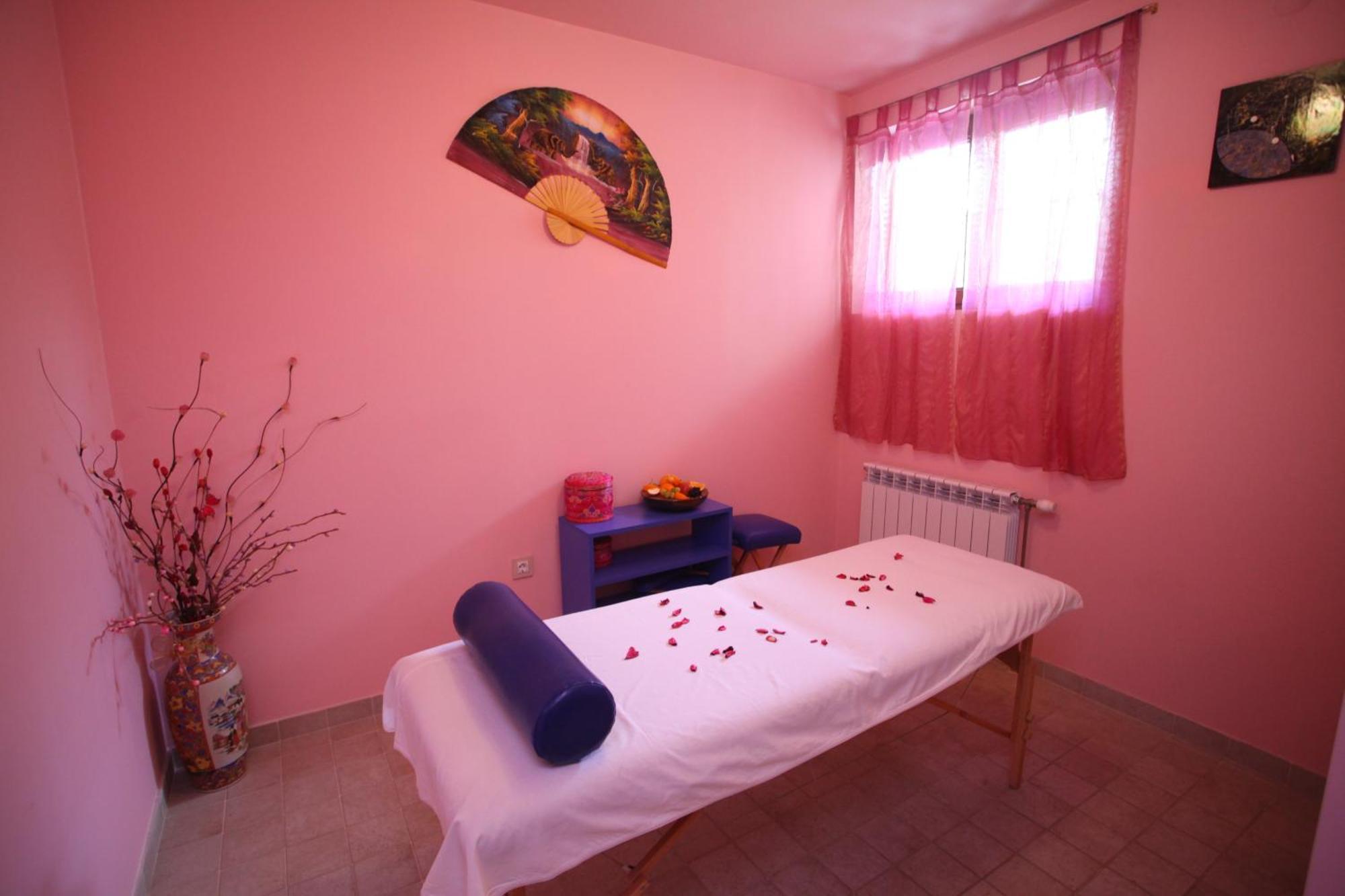 Familly Art Hotel Nirvana Shumen Exteriör bild