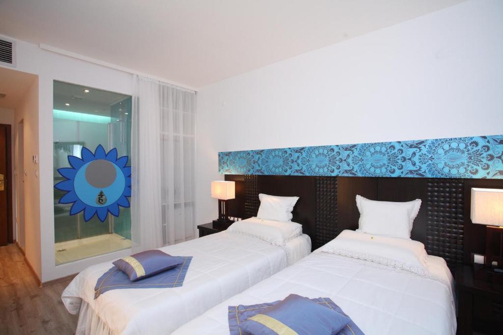 Familly Art Hotel Nirvana Shumen Rum bild