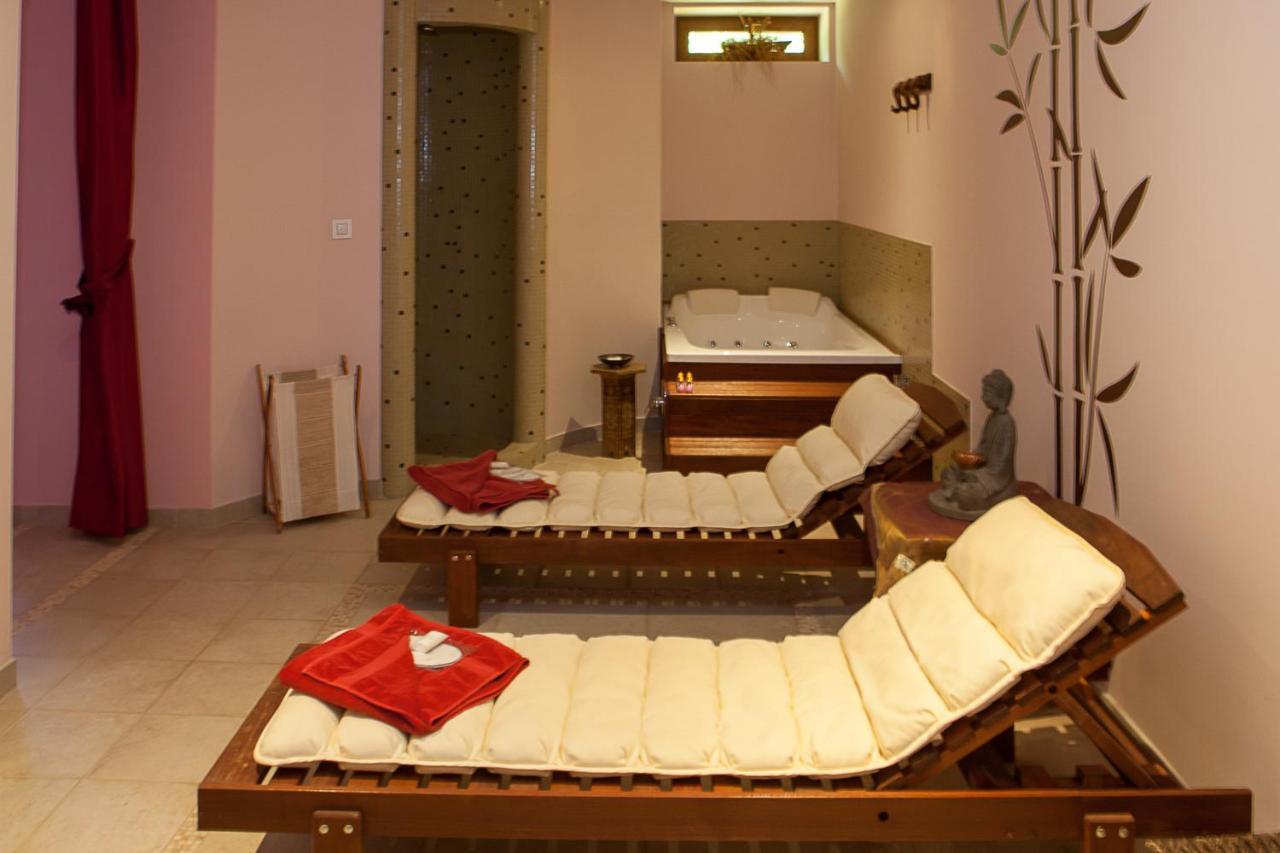 Familly Art Hotel Nirvana Shumen Exteriör bild