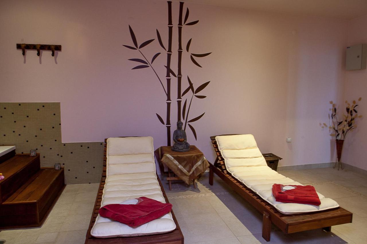 Familly Art Hotel Nirvana Shumen Exteriör bild